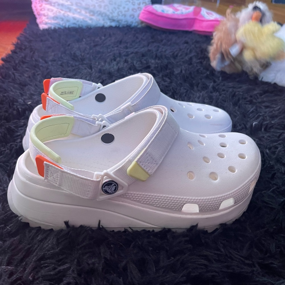 White platform crocs